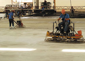 JM Pisos Industriais e Esportivos Serviço Piso em Concreto